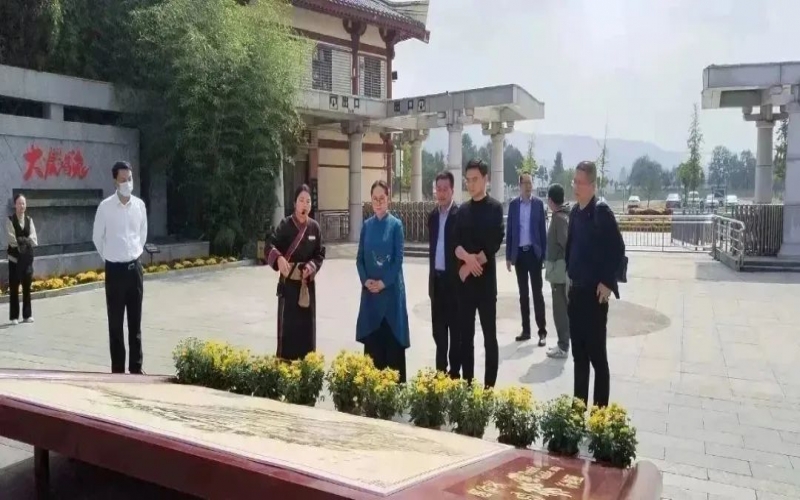 全國人大代表、中國民間商會副會長、全聯(lián)女企業(yè)家商會會長、天津榮程祥泰集團(tuán)董事會主席張榮華到靈寶市考察傳統(tǒng)文化保護(hù)傳承