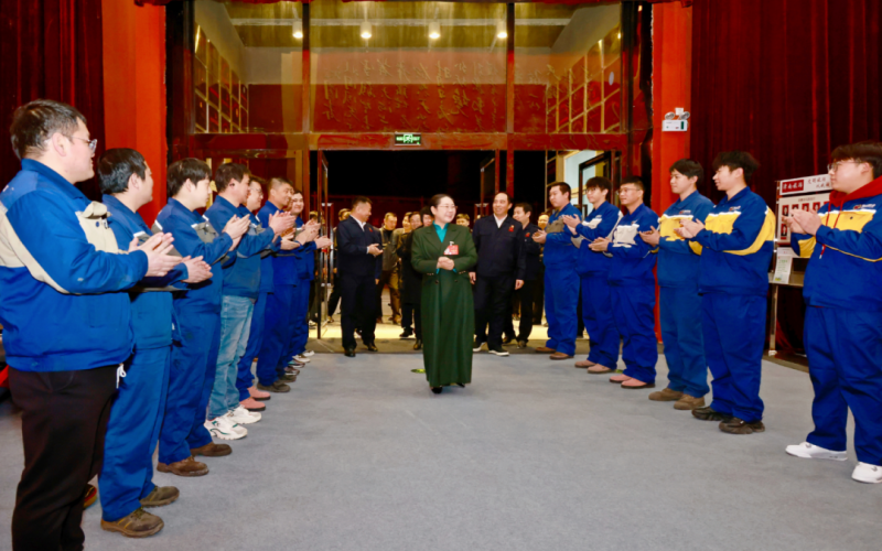 榮程集團(tuán)歡迎全國人大代表、榮程集團(tuán)董事會(huì)主席張榮華光榮履職載譽(yù)歸來