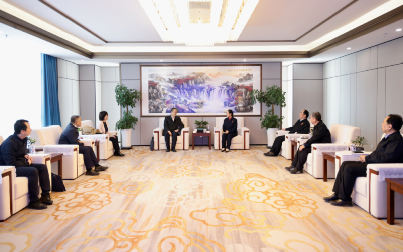 中共天津市委統(tǒng)戰(zhàn)部副部長、市工商聯(lián)黨組書記郝樹民一行到榮程集團慰問調(diào)研