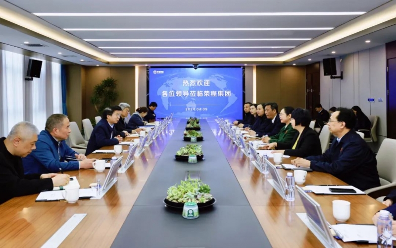 榮程集團(tuán)董事會(huì)主席張榮華與天津紡織集團(tuán)黨委書記、董事長葛傳兵開展座談交流