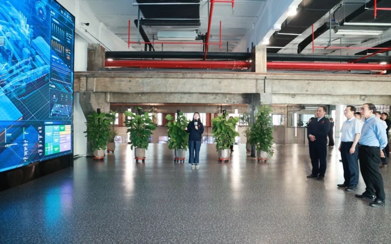 天津市政協(xié)黨組成員趙海山、副主席李劍萍一行到榮程集團參觀調研