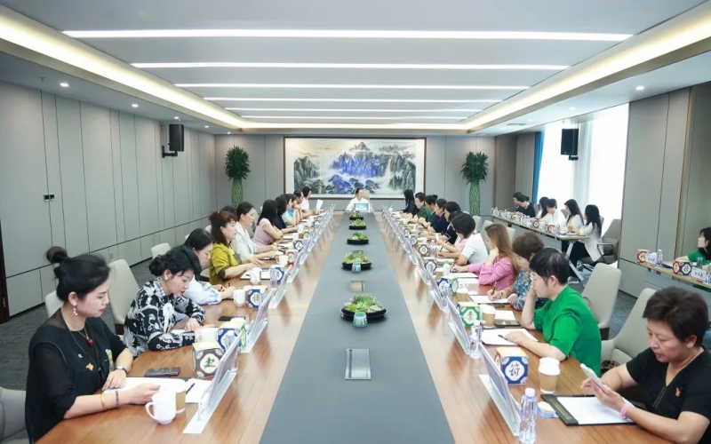 喜迎七一 向黨獻禮 - 張榮華主席與淄博市女企業(yè)家商會一行座談交流，凝聚她力量，展現(xiàn)她擔(dān)當(dāng)！
