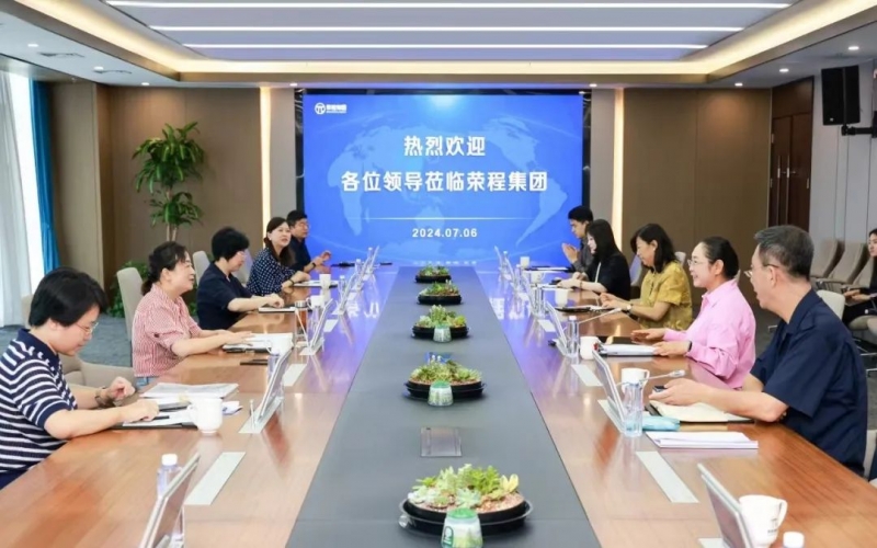 張榮華主席與銅仁市政協(xié)副主席、市工商聯(lián)主席劉鴻麗座談交流