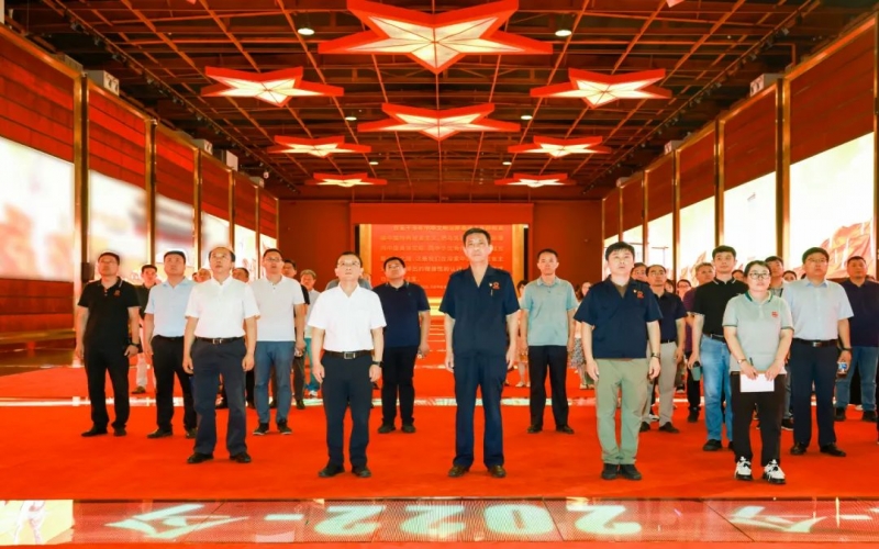 天津中德應(yīng)用技術(shù)大學(xué)黨委副書(shū)記、校長(zhǎng)王海龍一行到榮程集團(tuán)參觀交流