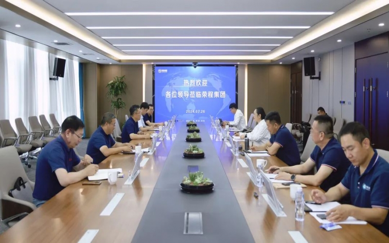 張榮華主席與北奔重型汽車集團(tuán)黨委書記、董事長何清一行座談交流